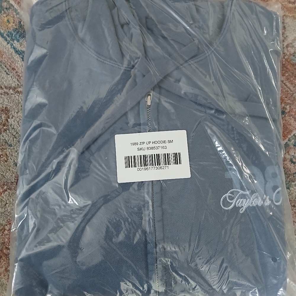 NWT Taylor Swift 1989 Taylor's Version Full Zip Sweatshirt SMALL - Picture 7 of 7